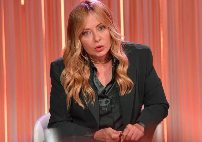Meloni: “Avanti con il taglio delle tasse”. E sulla scuola: “Nessuno vuole cacciare bambini”