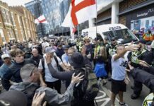 Migranti, nuove manifestazioni a Portsmouth: “L’immigrazione clandestina deve finire”