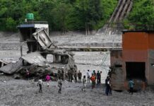 Nepal, cittadino cinese estratto vivo da un tunnel a 10 giorni dall’alluvione