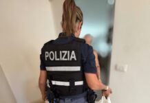 Non mangiava da giorni e viveva in condizioni di degrado a Fiuggi: poliziotti le comprano cibo
