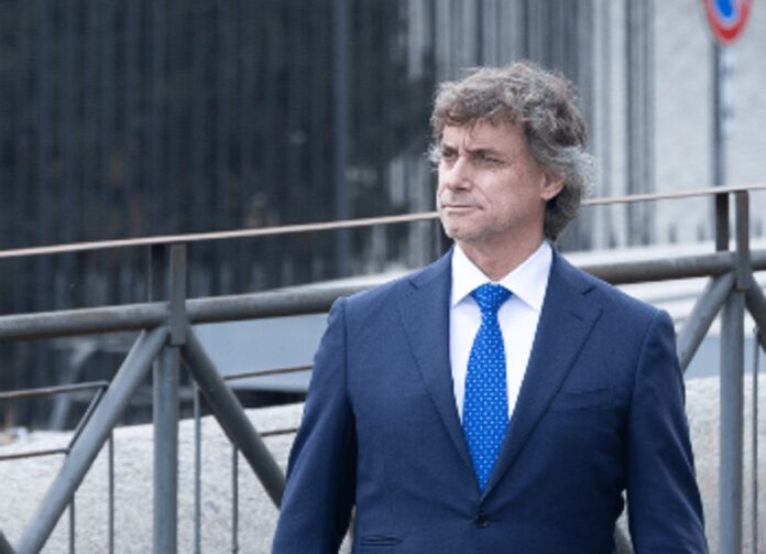 Operaio muore al Colosseo, Rai rinvia serata evento di Alberto Angela: “Andrea aveva l’età dei miei figli”