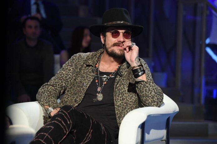 Osvaldo in ripresa, la nota della famiglia fa chiarezza: “Sta bene ed è lucido”