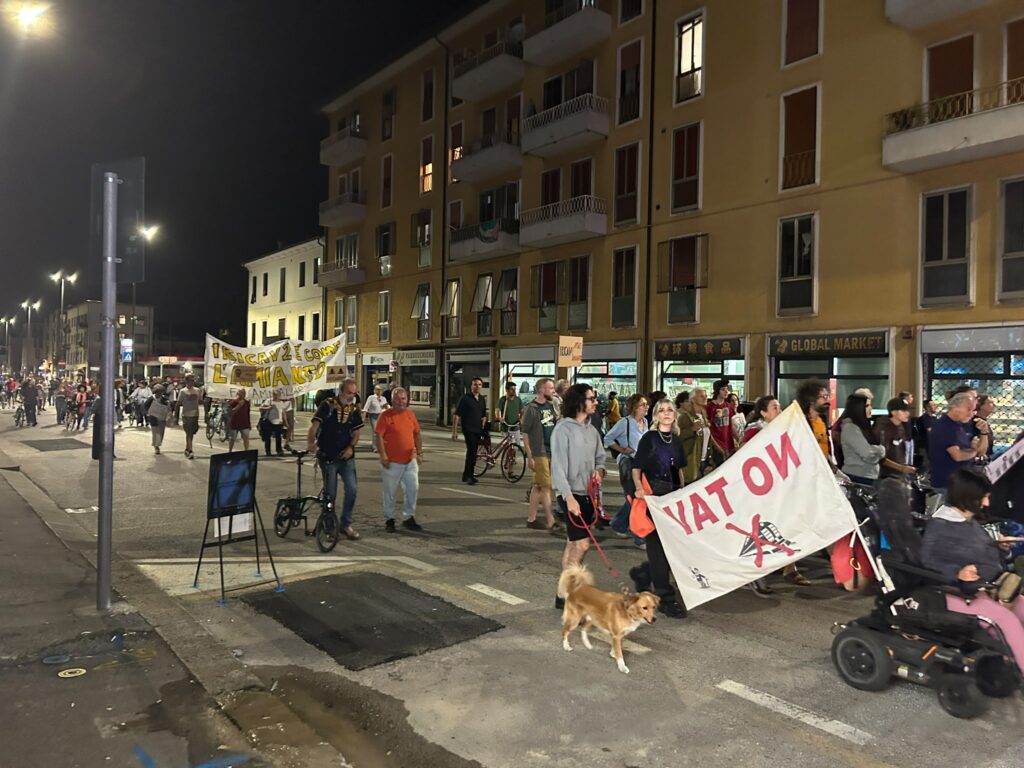 Corteo contro la TAV a Vicenza in viale Verona