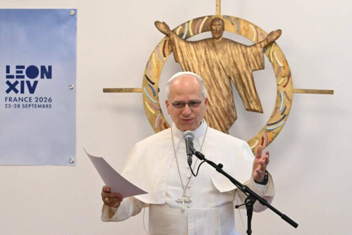 Papa Leone XIV in Francia, il messaggio da Parigi: “La storia non è scritta da chi si impone”
