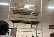 Primo giorno di scuola, a Roma studenti in classe con l’impalcatura