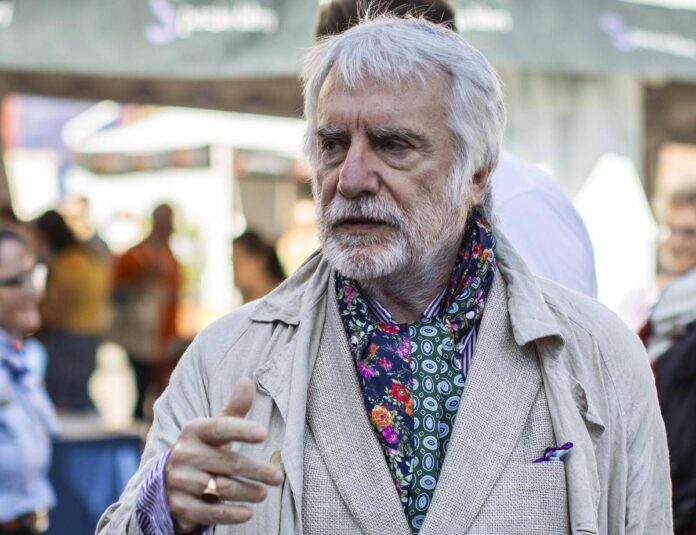 Prof accoltellata da studente 13enne, Crepet: “Violenza a portata di click, serve più autorevolezza”