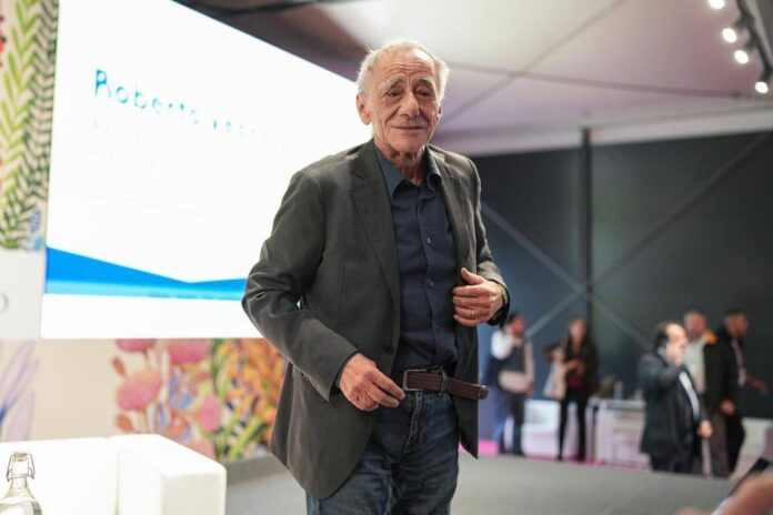 Roberto Vecchioni, concerto annullato a Salerno per “motivi di salute”