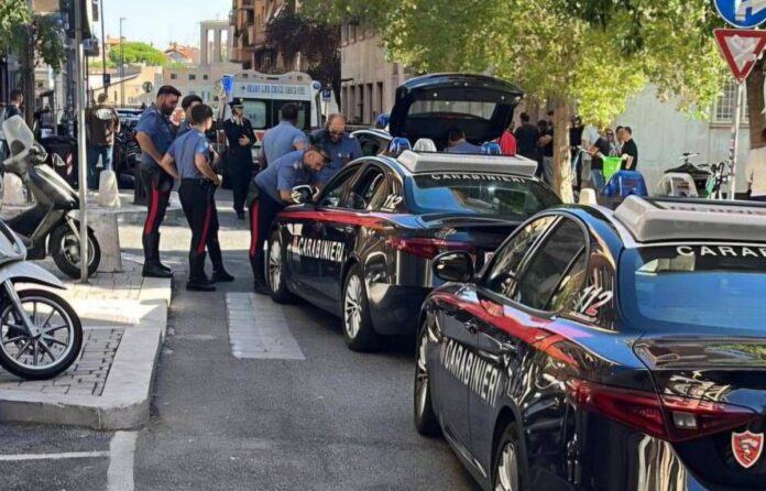 Roma, donna accoltellata. Malore per l’aggressore, avrebbe tentato un gesto estremo
