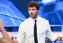Sanremo 2027, De Martino cambia le regole: voto online ed Eurovision, 24 Big in gara e paletti su Ia