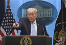 Scure di Trump sui giornalisti: niente accesso alla Casa Bianca per Cnn, Ms Now e Politico. “Assalto ai diritti, avanti con il nostro lavoro”