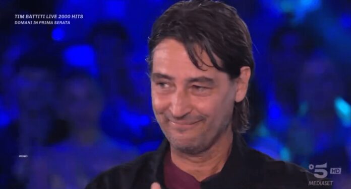 Simone Annicchiarico squalificato dal Gf Vip, le scuse in diretta: “Mi sono sentito tradito da me stesso”