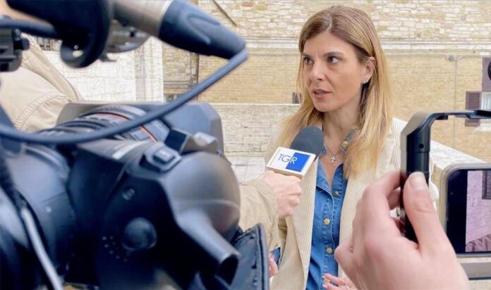‘Ti auguro stessa fine Mussolini’, donna indagata per post contro consigliera Fdi Perugia