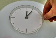 Torna l’ora solare, vantaggi e svantaggi: conviene mantenere quella legale?