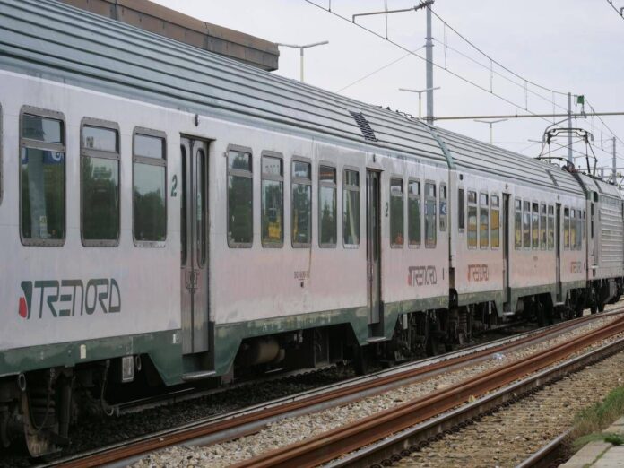 Treni cancellati e ritardi fino a 30 minuti, caos sui binari tra Como e Milano