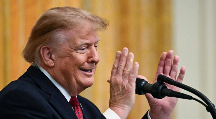Trump e il mea culpa: “Usa volano e non l’ho spiegato, ho fatto un pessimo lavoro”