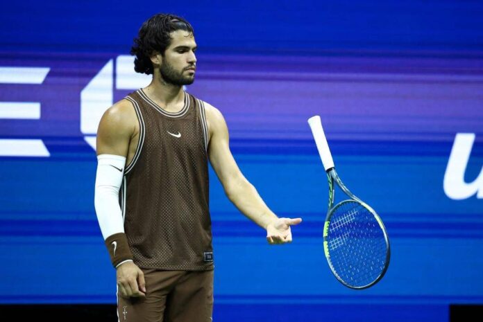 US Open, Alcaraz perde un set e si sfoga: “Il servizio è una m***a”