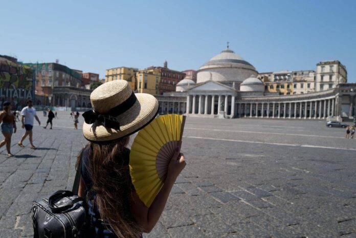 Ultimi giorni di caldo estremo, in arrivo piogge e calo termico: l’Italia torna a respirare