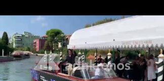 Venezia 83, flash e applausi per il conduttore Nicolas Maupas – Video