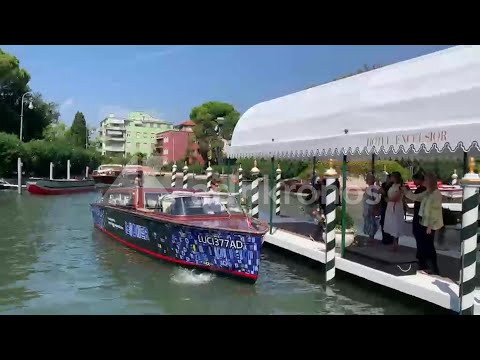 Venezia 83, l’arrivo della conduttrice del Festival Greta Scarano – Video