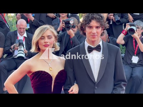 Venezia 83, l’eleganza dei conduttori Scarano e Maupas sul primo red carpet