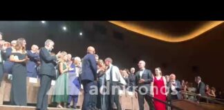 Venezia 83, otto minuti di applausi per il film di apertura del Festival “Ink” – Video