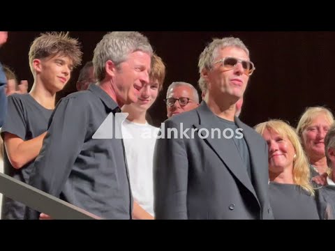 Venezia 83, trionfo per il doc sugli Oasis. E Liam Gallagher scherza con una fan con t-shirt dei