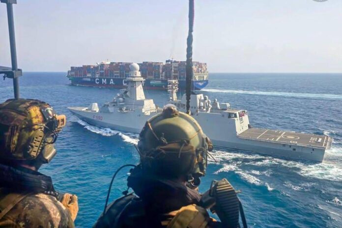Yemen, nave Marina militare accompagna mercantile italiano nello stretto di Bab El-Mandeb