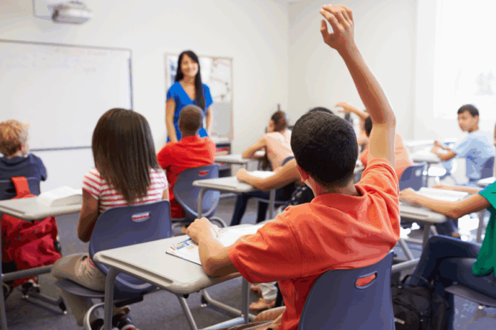 Abbandono scolastico, studenti in una classe Abbandono scolastico in Italia, studenti durante una lezione