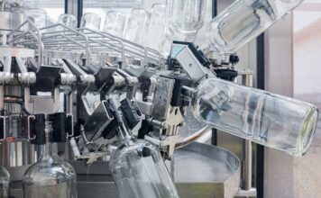 Acqua Dolomia apre lo stabilimento di Cimolais: il Veneto vale il 45% del fatturato Acqua Dolomia in Veneto, linea produttiva dello stabilimento di Cimolais
