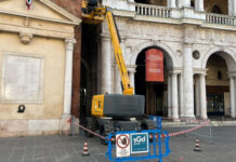 Basilica Palladiana, lavori antipiccione da 90 mila euro per proteggere il monumento Lavori antipiccione in Basilica Palladiana con piattaforma elevatrice