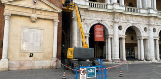 Basilica Palladiana, lavori antipiccione da 90 mila euro per proteggere il monumento Lavori antipiccione in Basilica Palladiana con piattaforma elevatrice