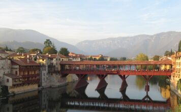 Bassano alla Straßenfest di Mühlacker con una delegazione e uno stand enogastronomico Bassano alla Straßenfest di Mühlacker, panorama cittadino