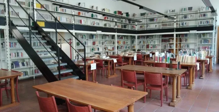 Lettura espressiva in Bertoliana nella biblioteca di Vicenza