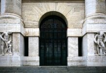Euronext Growth Milan, 14 società venete valgono complessivamente 1,7 miliardi di euro Società venete quotate, ingresso di Palazzo Mezzanotte sede della Borsa Italiana
