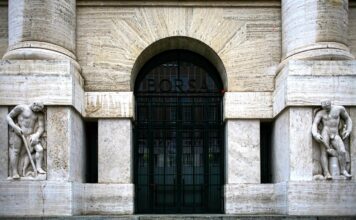 Euronext Growth Milan, 14 società venete valgono complessivamente 1,7 miliardi di euro Società venete quotate, ingresso di Palazzo Mezzanotte sede della Borsa Italiana