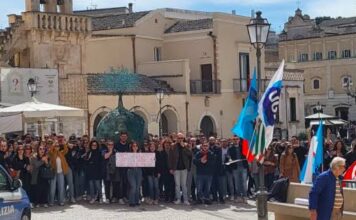 CallMat Matera, UGL dopo la visita di Bignami: «Servono risposte immediate per 350 posti» CallMat Matera, UGL chiede risposte immediate durante il presidio dei lavoratori