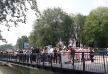 Libro sul clima nelle scuole di Belluno, il Pd annuncia un’interrogazione alla Regione Libro sul clima a Belluno, studenti manifestano per l’ambiente
