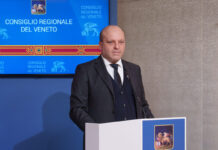 Fine vita in Veneto, Lovat vota contro e accusa: «È una partita politica nella Lega» Fine vita in Veneto, Davide Lovat interviene in Consiglio regionale