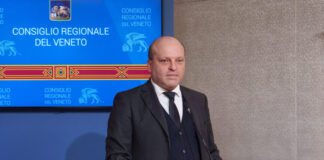 Fine vita in Veneto, Lovat vota contro e accusa: «È una partita politica nella Lega» Fine vita in Veneto, Davide Lovat interviene in Consiglio regionale