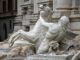Gioco delle tre campanelle alla Fontana di Trevi, 14 denunciati: sequestrati 650 euro Gioco delle tre campanelle alla Fontana di Trevi