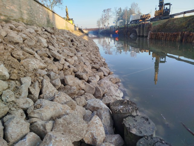 Lavori di consolidamento lungo il Canale Fossetta Canale Fossetta dopo i lavori di consolidamento degli argini