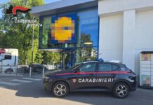 Vicenza, tentata rapina in supermercato: arrestato un uomo dopo la colluttazione tentata rapina