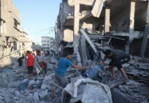 Gaza, Save the Children: 73 bambini sepolti nel secondo funerale di massa in un mese Gaza 73 bambini e le macerie nella Striscia