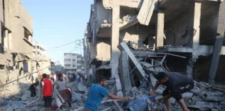 Gaza, Save the Children: 73 bambini sepolti nel secondo funerale di massa in un mese Gaza 73 bambini e le macerie nella Striscia