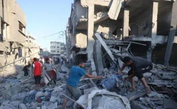 Gaza, Save the Children: 73 bambini sepolti nel secondo funerale di massa in un mese Gaza 73 bambini e le macerie nella Striscia