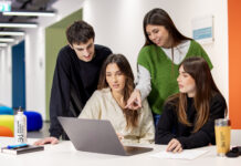 Gen Z e lavoro, l’intelligenza artificiale non fa paura: per il 46% è un’opportunità Gen Z e lavoro con intelligenza artificiale e formazione