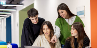 Gen Z e lavoro, l’intelligenza artificiale non fa paura: per il 46% è un’opportunità Gen Z e lavoro con intelligenza artificiale e formazione