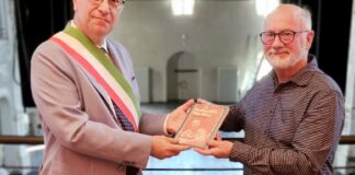 Da Nuova Zelanda a Schio per donare il libro sul padre Bill, partigiano nel Vicentino Bill Duignan partigiano nel Vicentino, la consegna del libro a Schio