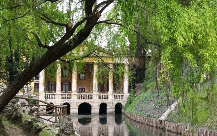 Giardini Salvi e Loggia Longhena a Vicenza Giardini Salvi a Vicenza con la Loggia Longhena