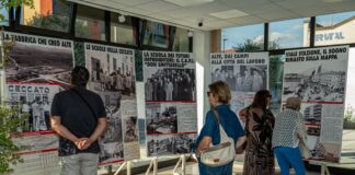 Mostra Alte Ceccato prorogata: nuove aperture il 26 e 27 settembre a Montecchio Maggiore Mostra Alte Ceccato, visitatori davanti ai pannelli storici